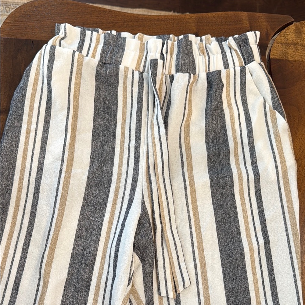 Women's Striped Chinos - Gray, White, Tan Beachy Capris size M